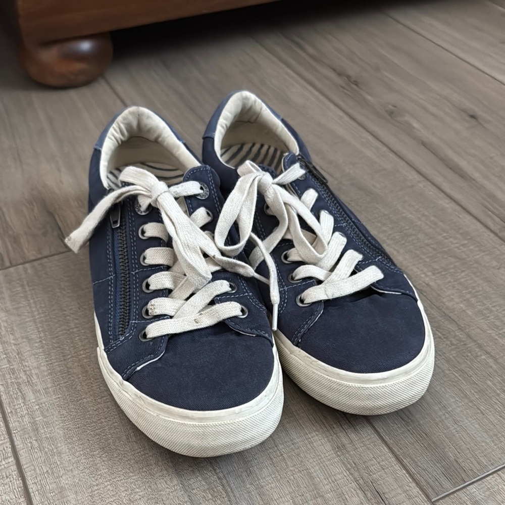 Taos Navy Blue Zipper Sneakers